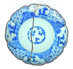 2022-061 Kintsugi blue and white Plate Old imari