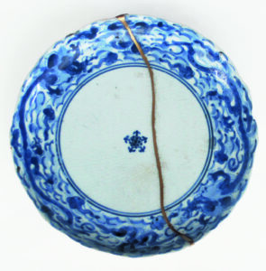 2022-062 Kintsugi blue and white Plate Old imari