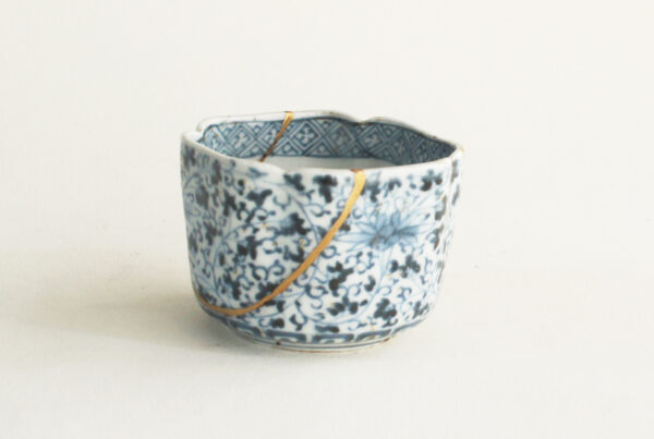 2022-064 Kintsugi blue and white Soba choko Cup Old imari